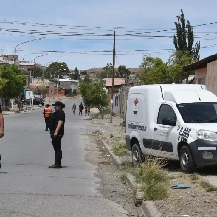 Robaron un vehículo de Correo Argentino y en la huida chocaron contra un patrullero: hay un detenido