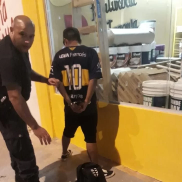 Atraparon a hincha de Boca que intentó robar $1000 en papas fritas de una carnicería Atraparon a hincha de Boca que intentó robar $1000 en papas fritas de una carnicería