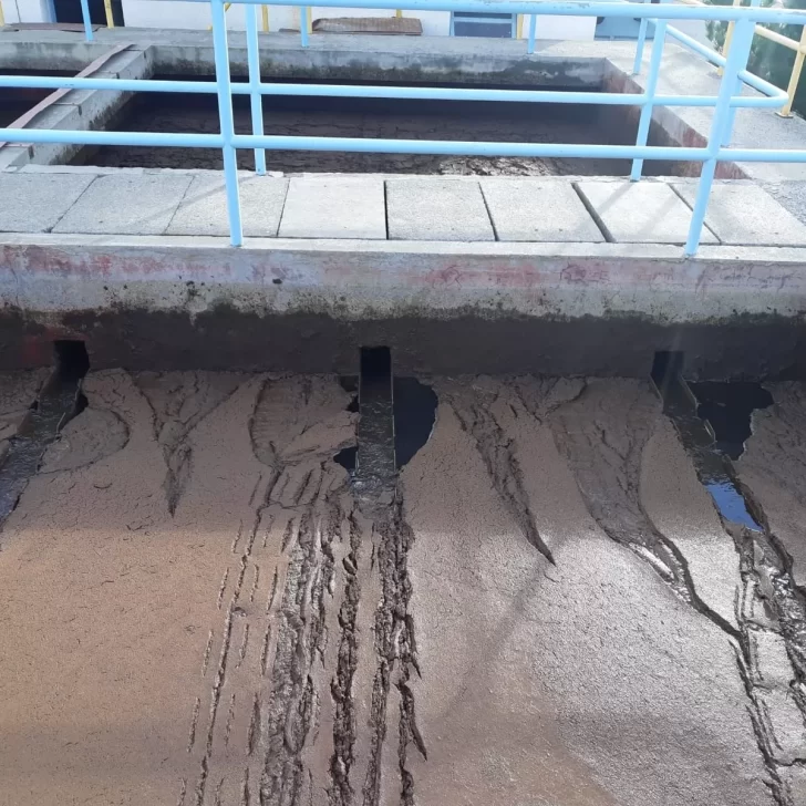 Video. Personal de Servicios Públicos trabaja en la toma de agua de Palermo Aike Video. Personal de Servicios Públicos trabaja en la toma de agua de Palermo Aike