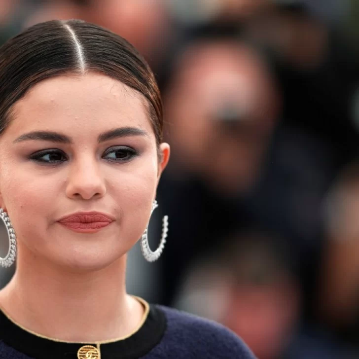 ¿Cuáles son los síntomas que tiene la enfermedad que padece Selena Gómez y otros artistas?