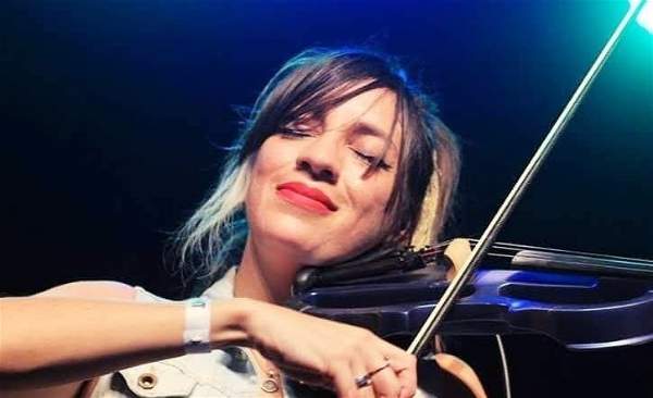 Violinista que tocó con Coldplay dará un seminario