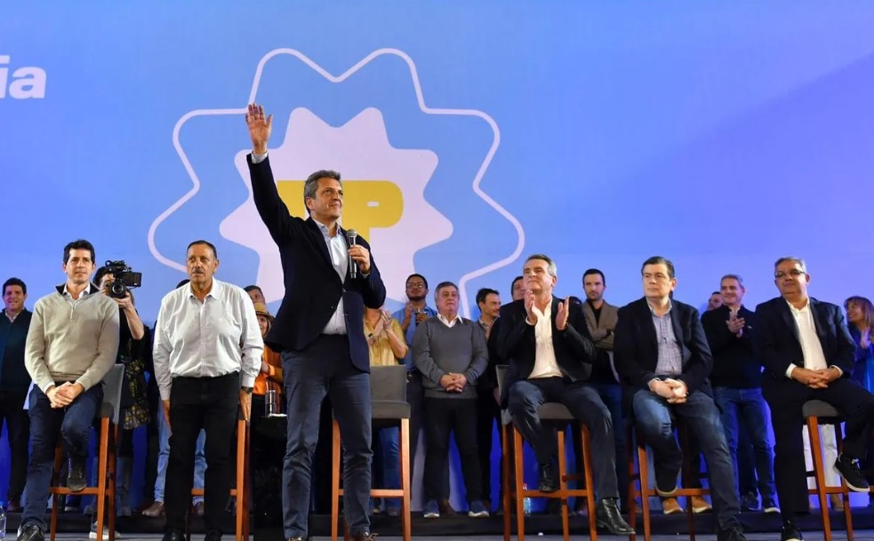 Sergio Massa convoca al Norte a “todos los que tienen conciencia de lo que pueden perder los argentinos” si gana Javier Milei: se movilizan gobernadores, CGT y CTA