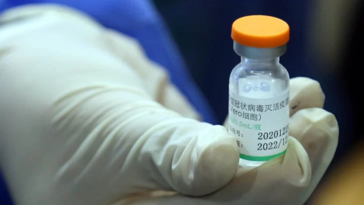 Un millón de dosis de la vacuna china Sinopharm llegará este jueves a Argentina y se espera otro lote de Sputnik V