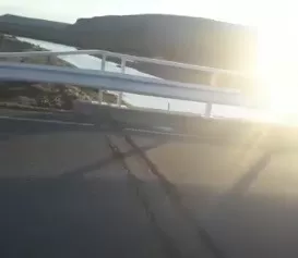 Video. El sismo en El Calafate dejó rajaduras en un puente camino al Glaciar Perito Moreno