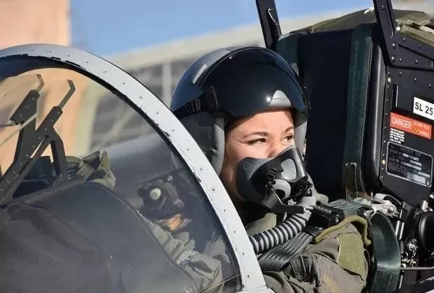 Sofía Vier, la primera aviadora argentina egresada de la Fuerza Aérea de paso por Santa Cruz