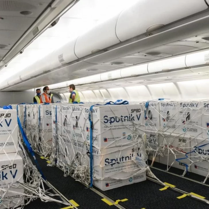 En la madrugada de este lunes partirá el décimo vuelo de Aerolíneas Argentinas para traer vacunas de Moscú