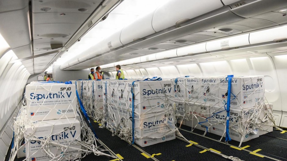 En la madrugada de este lunes partirá el décimo vuelo de Aerolíneas Argentinas para traer vacunas de Moscú