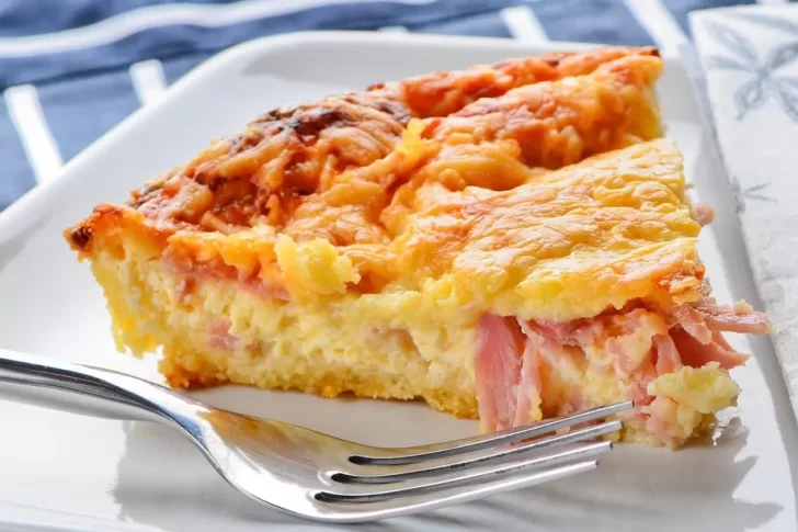 Receta fácil de tarta de jamón y queso en sólo cuatro pasos