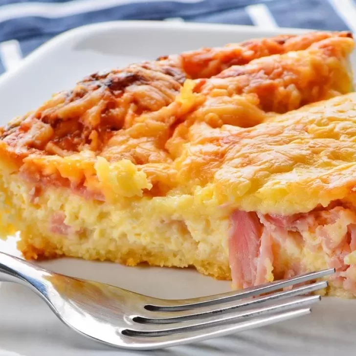 Receta fácil de tarta de jamón y queso en sólo cuatro pasos