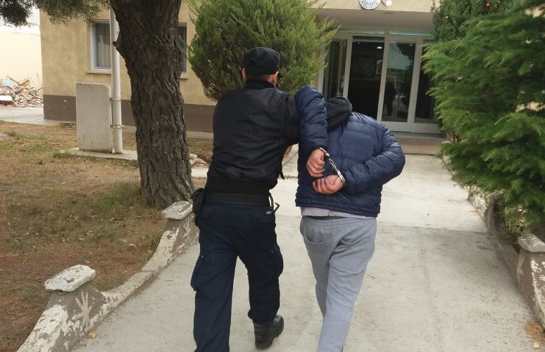 Brutal hecho de sangre en Río Gallegos: apuñaló a su esposa y a su hija, golpeó a un policía y lo detuvieron