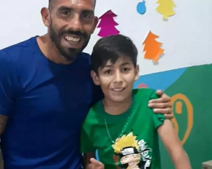 Joaquín Nahuel, el nene de las tortas conoció a Carlitos Tévez Joaquín Nahuel, el nene de las tortas conoció a Carlitos Tévez