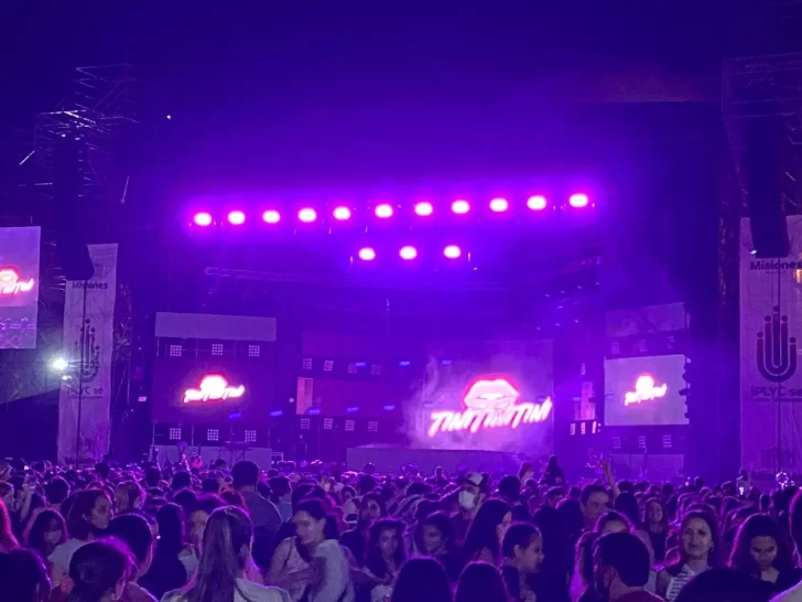 Video. Tini: antes de cantar en Río Gallegos ofreció un show espectacular en Posadas