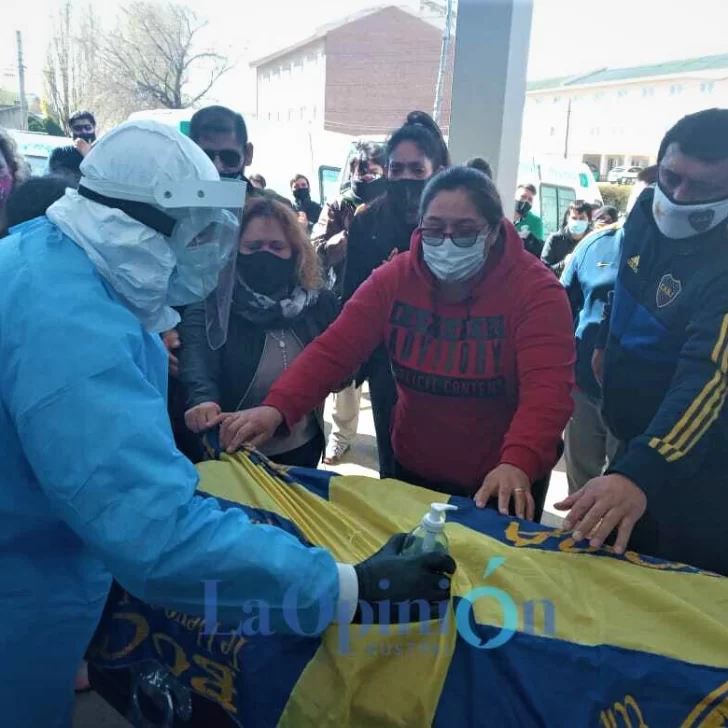 Adiós azul y oro para “Tito” Aguayo, el fanático de Boca que murió por coronavirus Adiós azul y oro para “Tito” Aguayo, el fanático de Boca que murió por coronavirus