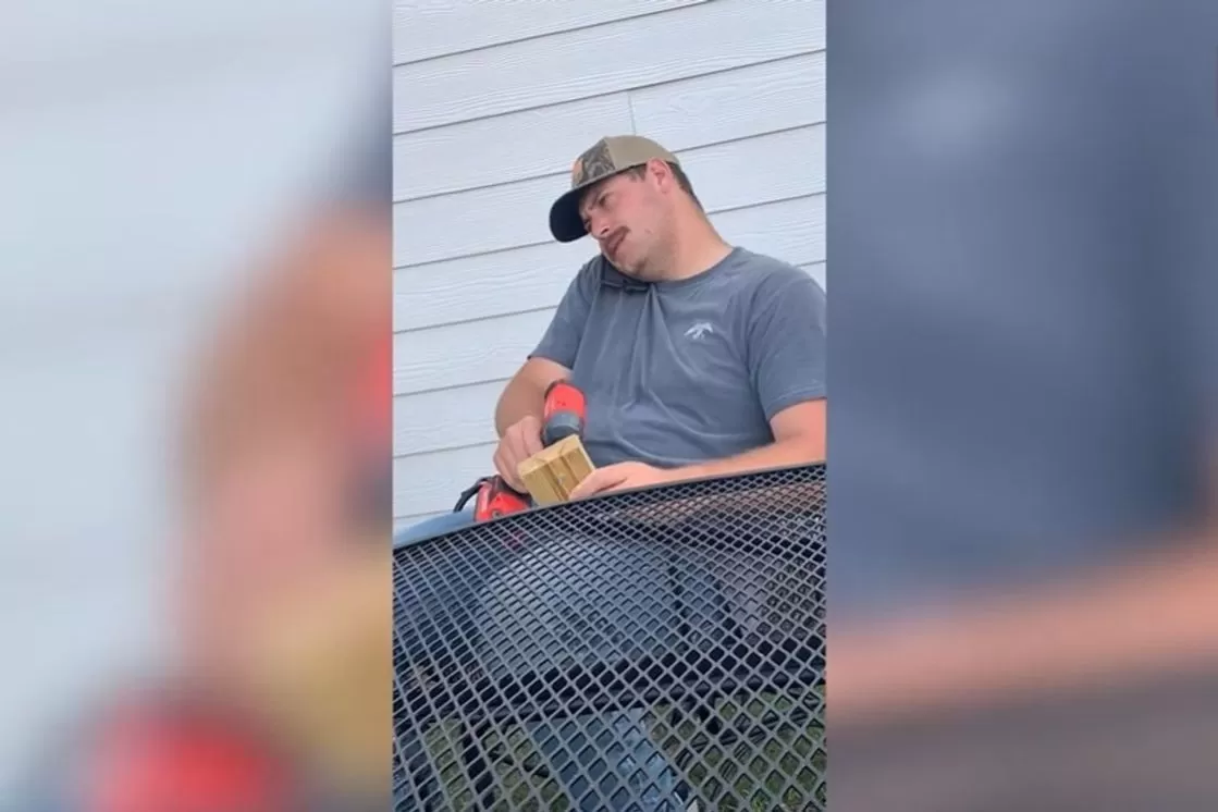 VIDEO. Mirá cómo este hombre engañó a su esposa y simuló que trabajaba para quedarse con su amigo VIDEO. Mirá cómo este hombre engañó a su esposa y simuló que trabajaba para quedarse con su amigo