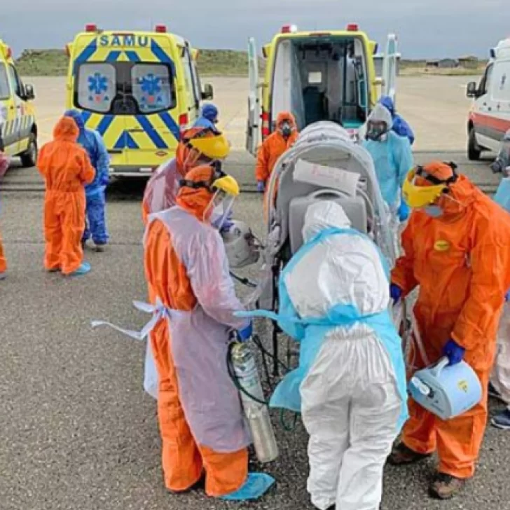 Más de 100 pacientes graves con COVID fueron llevados en avión Hércules de Punta Arenas a Santiago