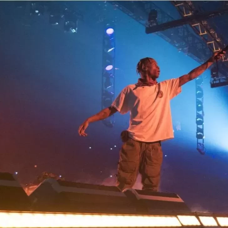 Video. La reacción del rapero Travis Scott al ver a la gente perdiendo la conciencia durante la estampida en el festival Astroworld Video. La reacción del rapero Travis Scott al ver a la gente perdiendo la conciencia durante la estampida en el festival Astroworld