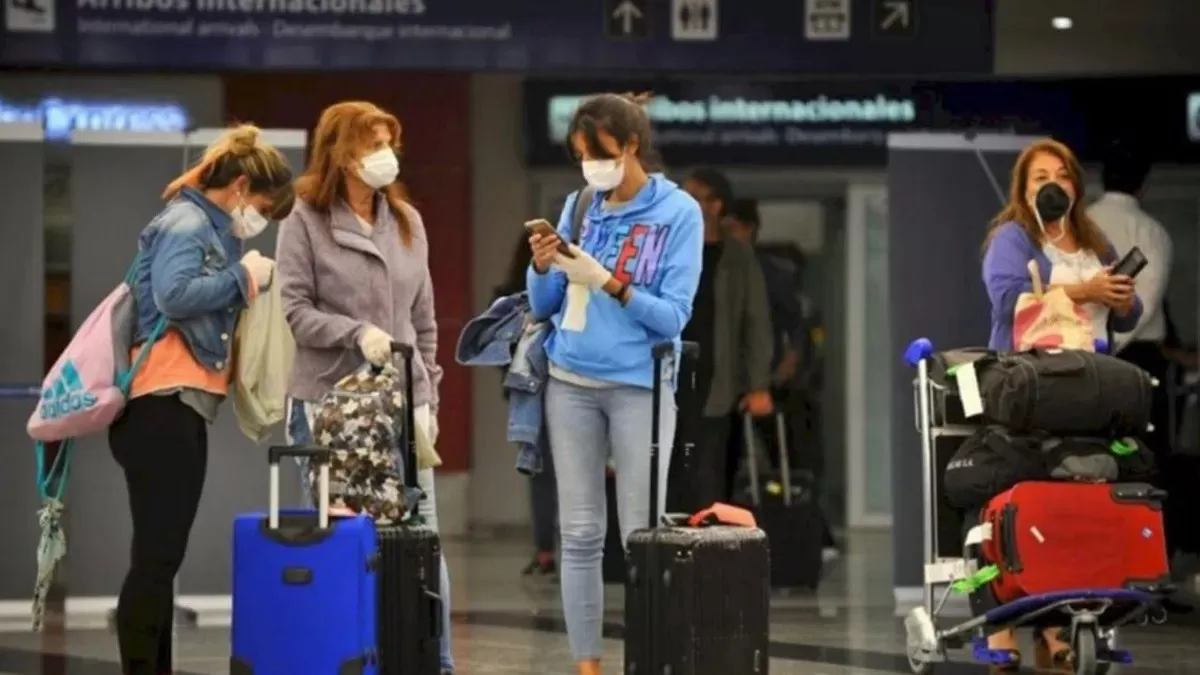 Los turistas extranjeros podrán abrir una caja de ahorro en dólares al llegar a Argentina Los turistas extranjeros podrán abrir una caja de ahorro en dólares al llegar a Argentina