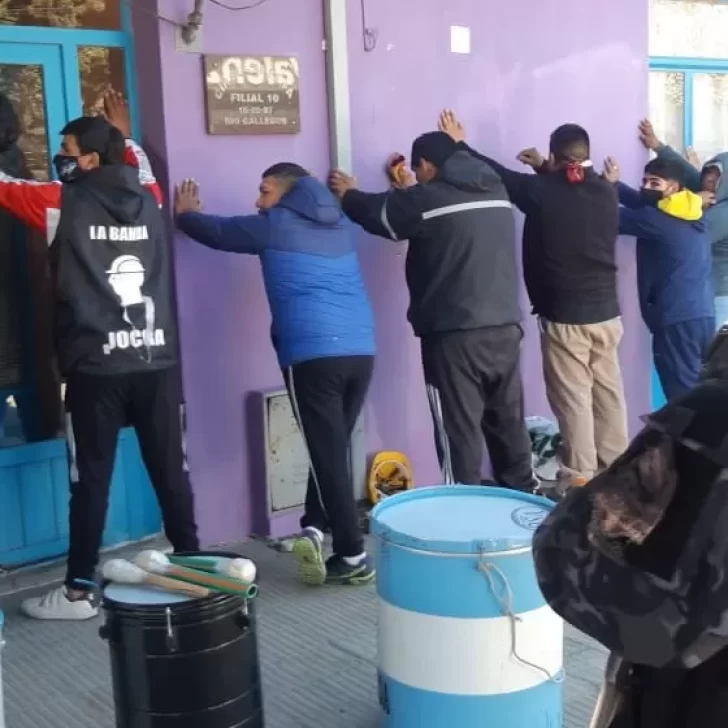 Nuevos incidentes con la UOCRA en el centro de Río Gallegos: 17 demorados y una mochila llena de piedras