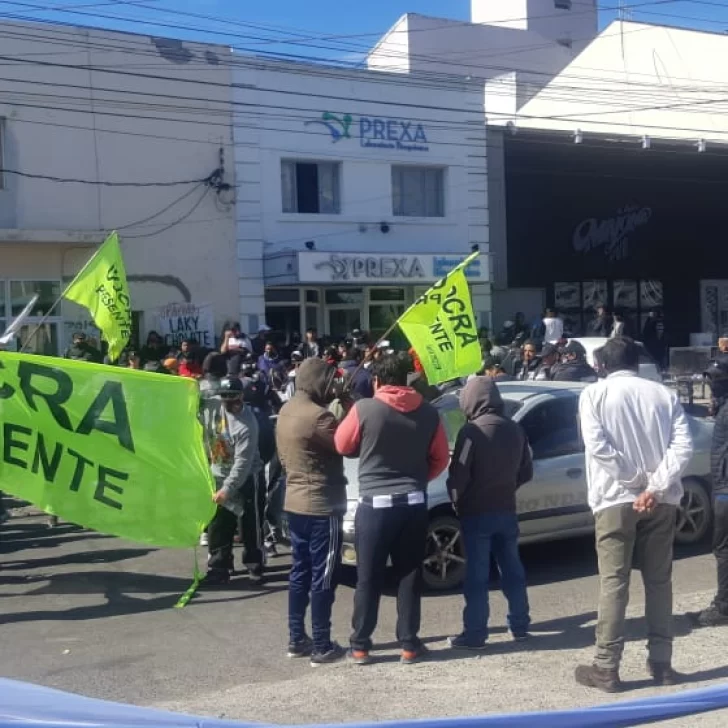 Reclamo de la UOCRA frente al ministerio de Trabajo de la provincia