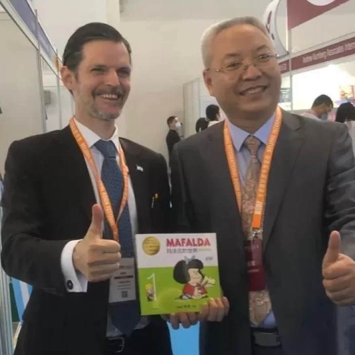 Argentina participó por primera vez en la Feria del Libro de Beijing y Vaca Narvaja presentó a Mafalda