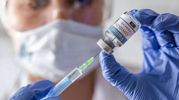 Vacunarán sin turno a mayores de 30 años en el barrio San Benito