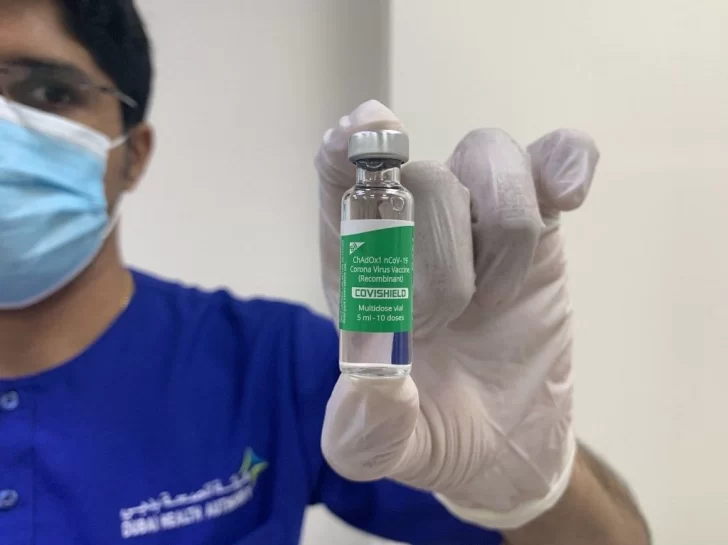 Empieza la vacunación masiva: llegan 4.000 dosis de la vacuna Covishield a Santa Cruz