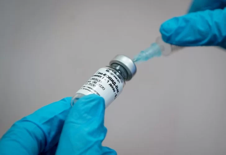 AstraZeneca y Oxford anunciaron “una eficacia del 70%” en su vacuna contra el coronavirus 