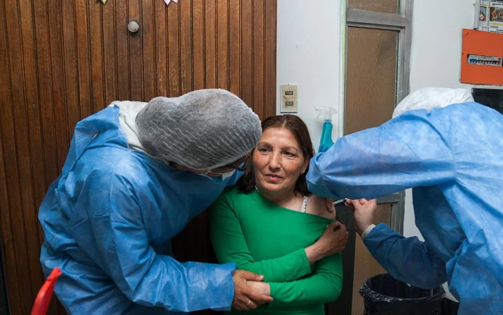Coronavirus en Santa Cruz: en San Julián comenzaron a vacunar a adultos mayores de 70 años