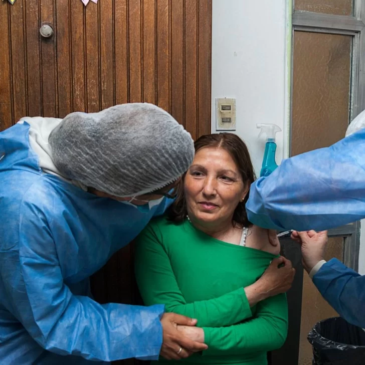 Coronavirus en Santa Cruz: en San Julián comenzaron a vacunar a adultos mayores de 70 años