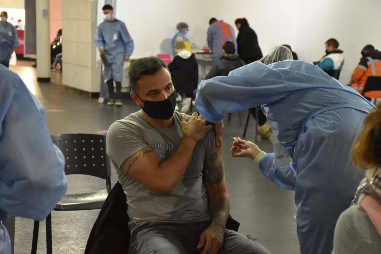 Habilitan turnos para la segunda dosis de Sputnik V para personal esencial y mayores de 18 años con enfermedades Habilitan turnos para la segunda dosis de Sputnik V para personal esencial y mayores de 18 años con enfermedades