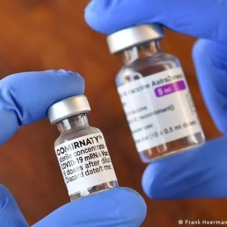Comenzaron los estudios para combinar vacunas: Se podría unir la Sputnik V con la de AstraZeneca