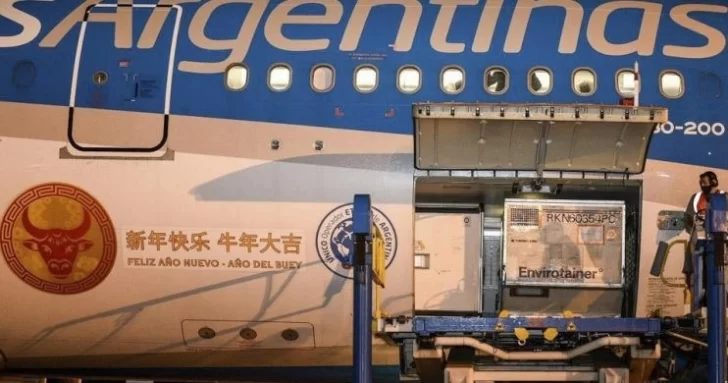 Coronavirus: arribó desde China el vuelo de Lufthansa con 244.800 dosis de Sinopharm
