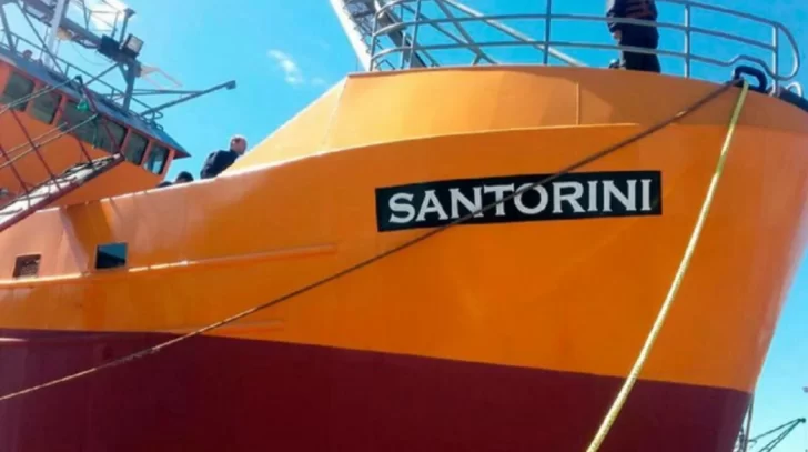 Recibieron el alta los 11 trabajadores pesqueros del Santorini que tenían coronavirus