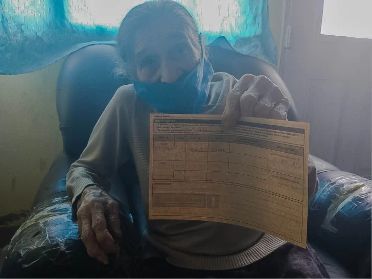 ¿Récord nacional? Una vecina de 107 años fue la primera abuela vacunada contra COVID-19 en San Julián
