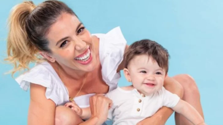 Virginia Gallardo subió a las redes un tierno video durmiendo junto a su bebé