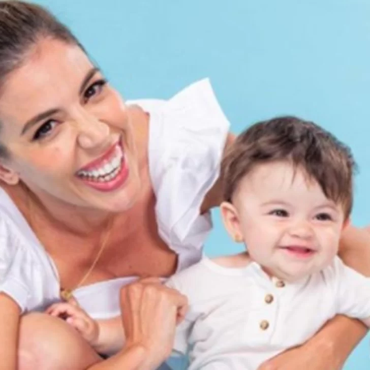 Virginia Gallardo subió a las redes un tierno video durmiendo junto a su bebé