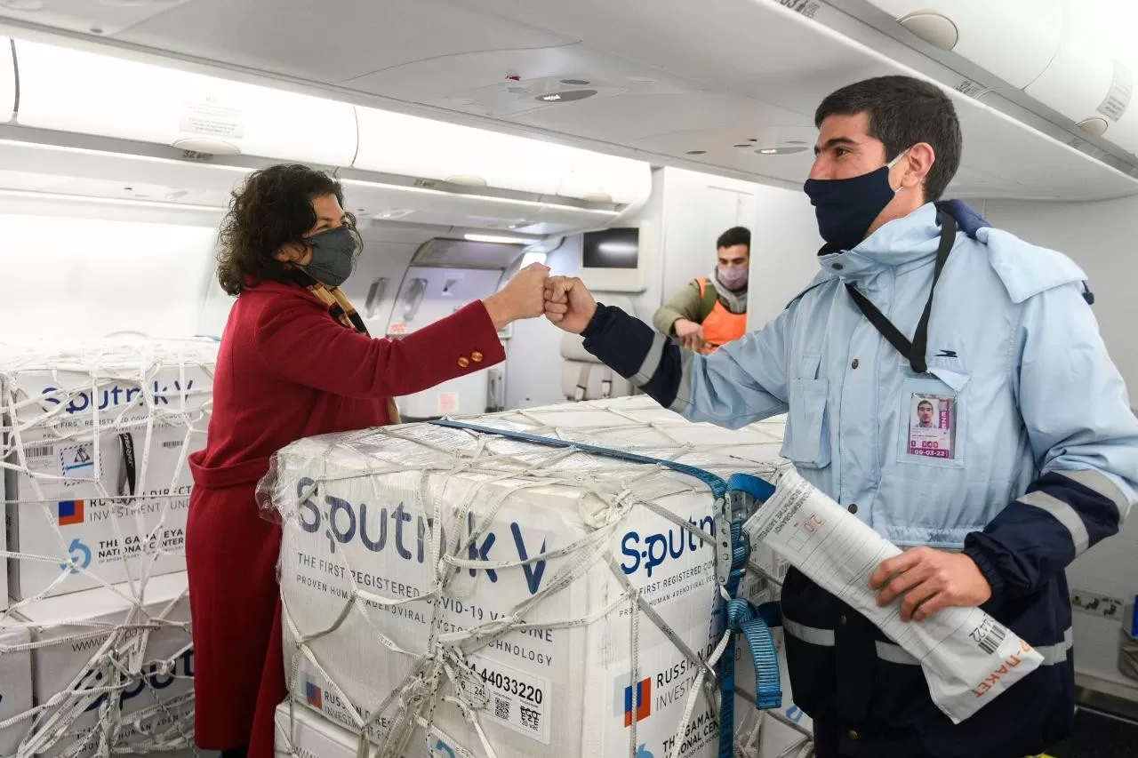 Llegan vacunas y se caen las caretas Llegan vacunas y se caen las caretas