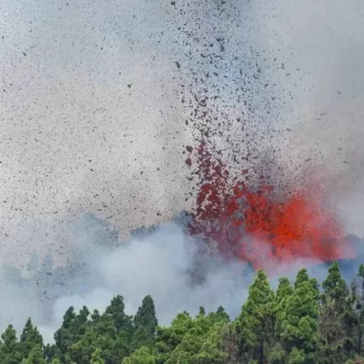 Impresionante video: entró en erupción el volcán Cumbre Vieja en la isla española de La Palma