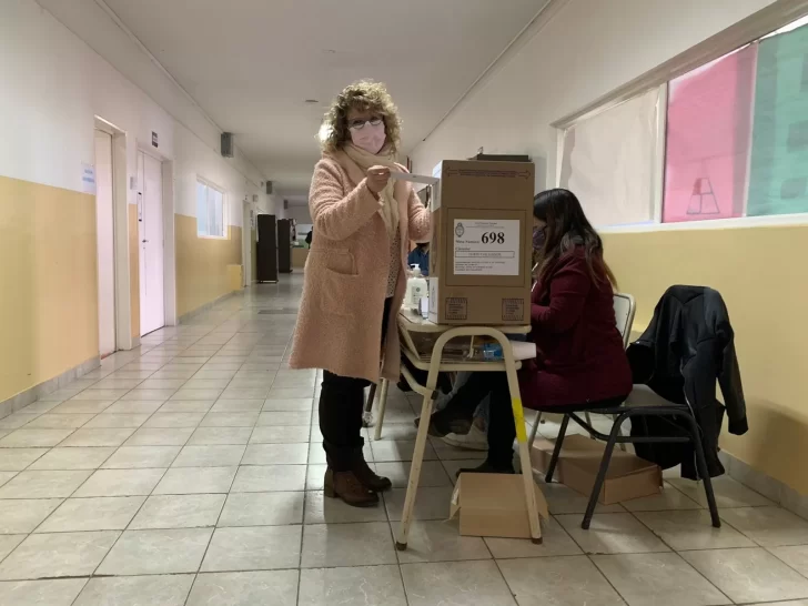 Elecciones 2021. Votó Gabriela Mestelán: “Una mañana con lluvia, viento y sol pero con democracia”