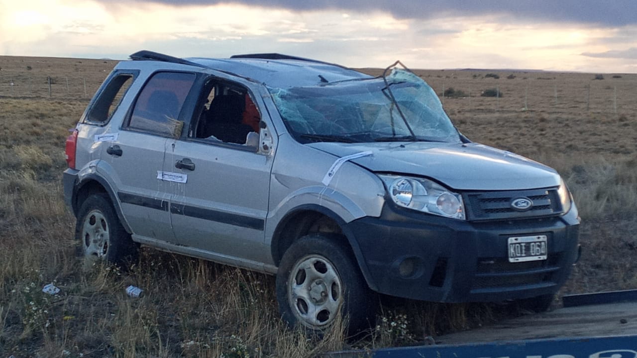 Pudo ser una tragedia: iba alcoholizado, volcó y lo salvó el cinturón de seguridad