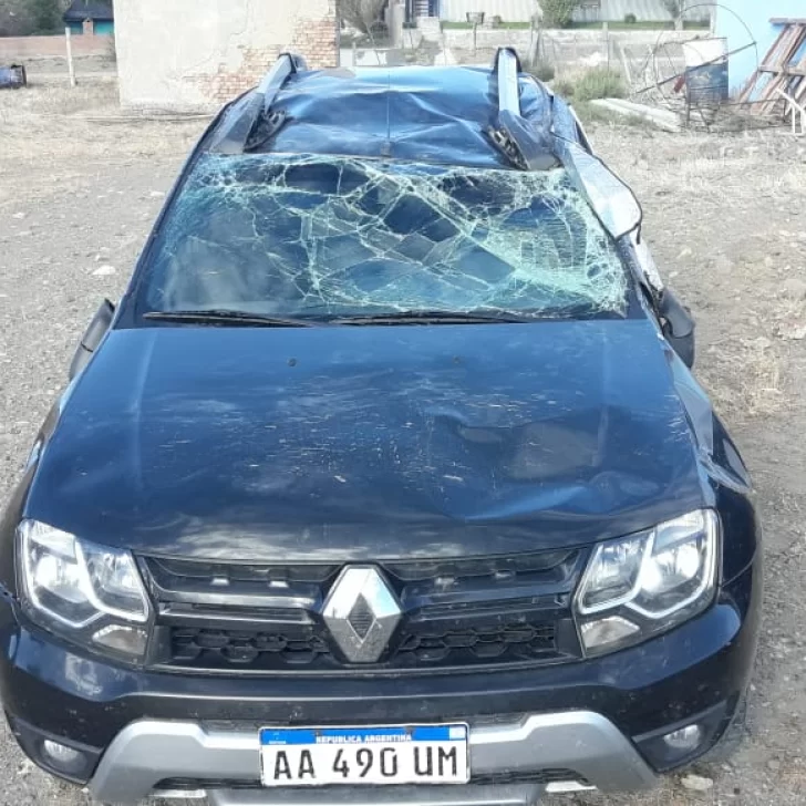 Viajaban desde El Chaltén hacia Chubut y volcaron al agarrar la ruta de ripio