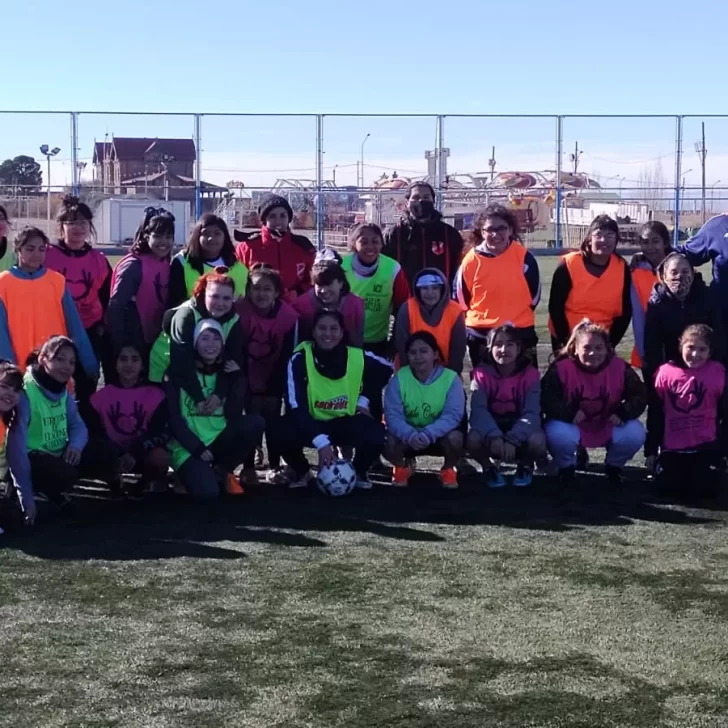 Ya piensan en los Juegos de la Araucanía: La Selección de fútbol femenino de Santa Cruz se reunirá en Río Gallegos