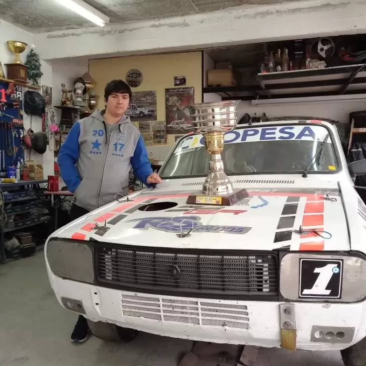 Mano a mano con Daniel “Chino” Miranda, piloto de Caleta Olivia campeón del Monomarca R-12 en Trelew Mano a mano con Daniel “Chino” Miranda, piloto de Caleta Olivia campeón del Monomarca R-12 en Trelew