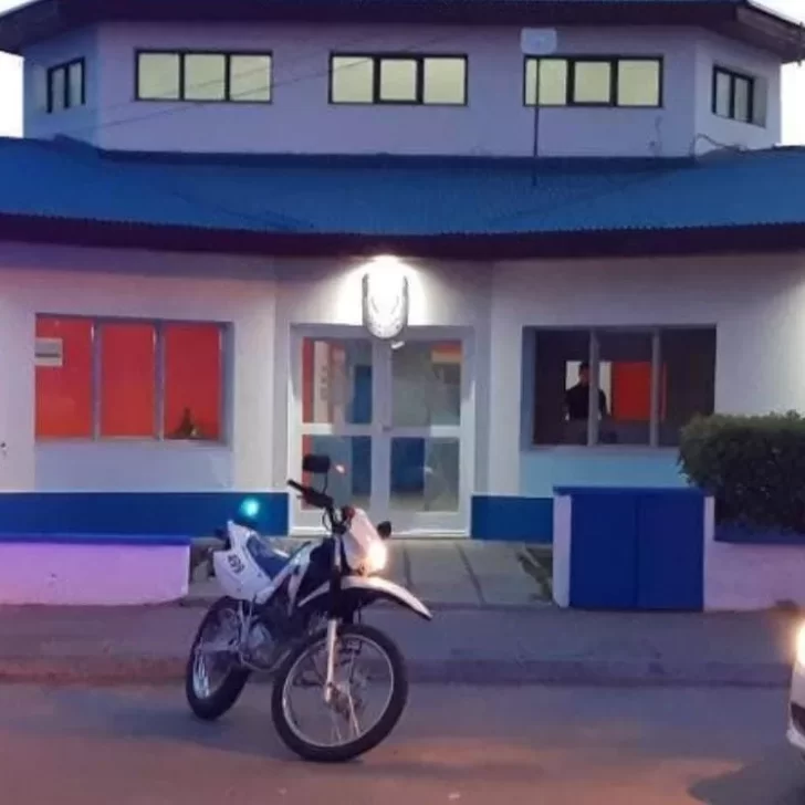 Tras una pelea, noquearon a un joven de una patada en la cabeza