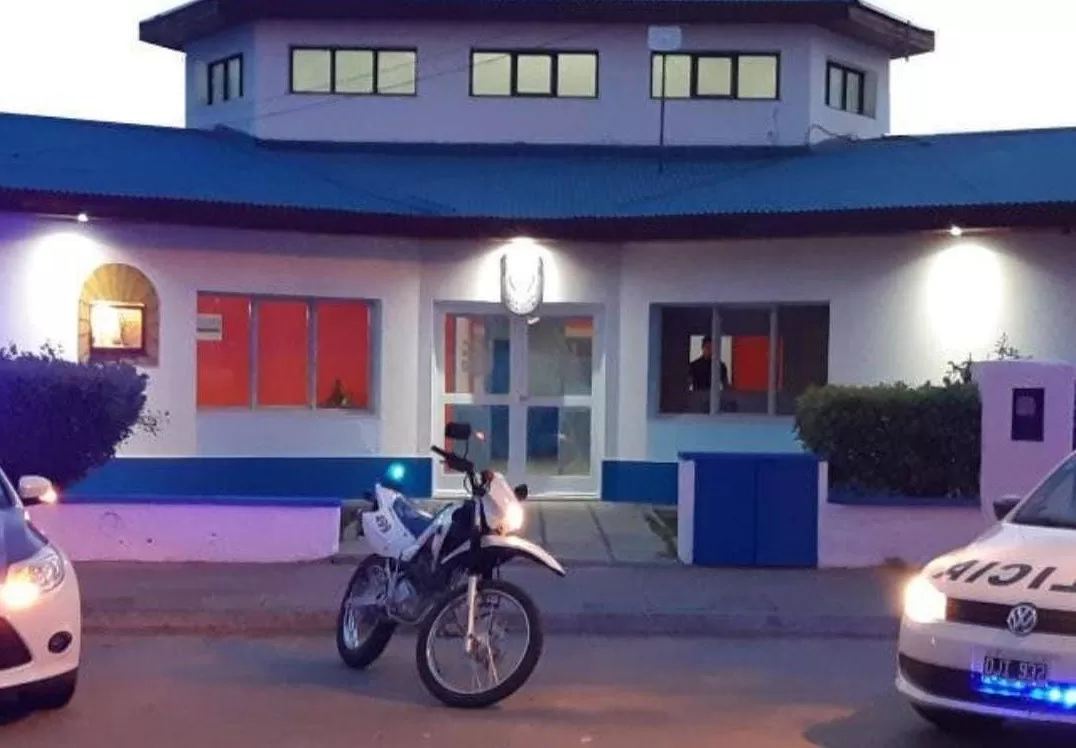 Tras una pelea, noquearon a un joven de una patada en la cabeza