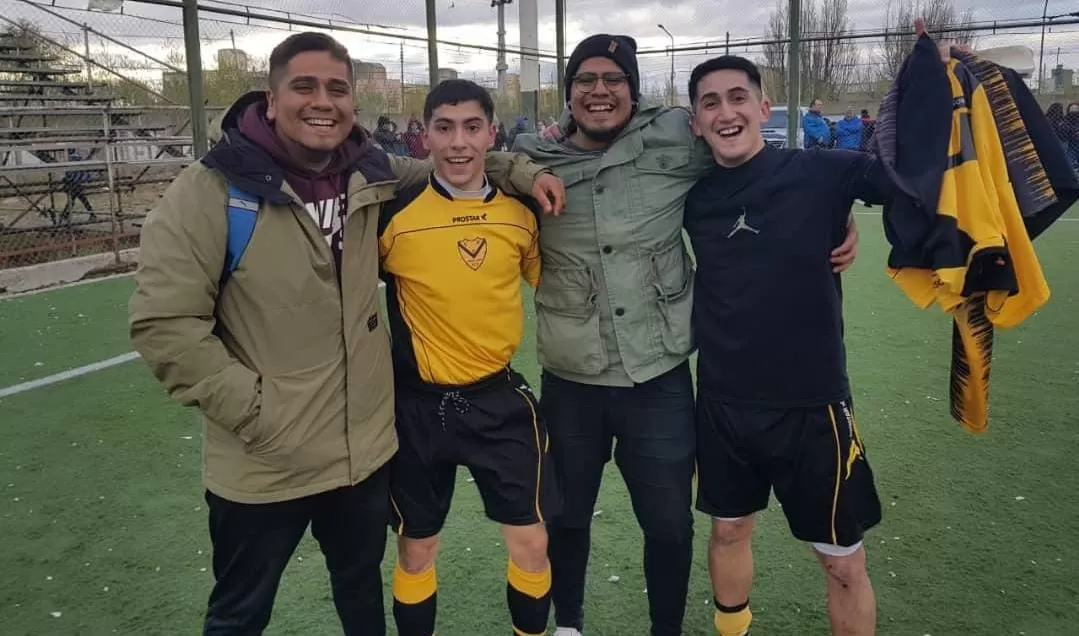 Por amor a los colores: La historia de los hermanos Cristian y Luciano Cárcamo que viajaron sobre la hora a la final Por amor a los colores: La historia de los hermanos Cristian y Luciano Cárcamo que viajaron sobre la hora a la final