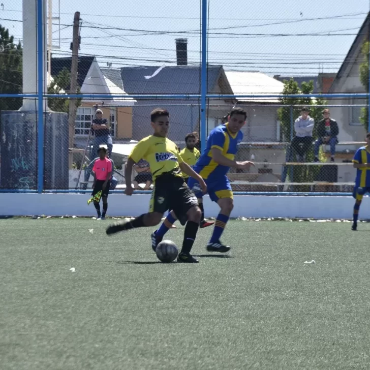 Primera A: El fútbol barrial regresó a la capital y Vial superó a Evita por 4 a 0