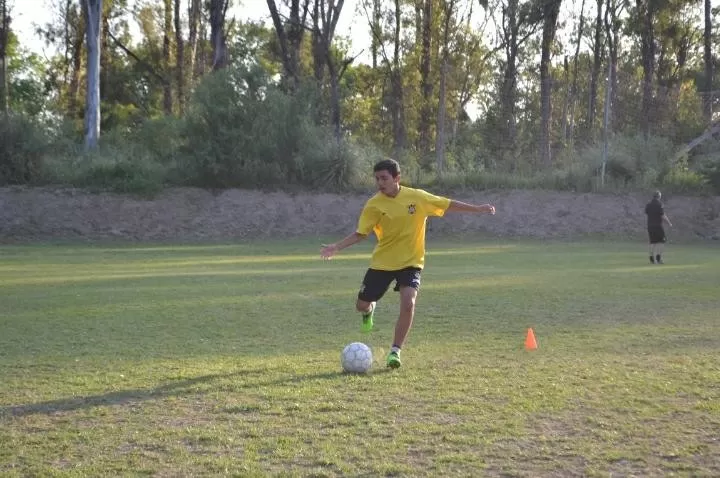 De Las Heras al “Semillero del Mundo”: Julián Suarez se prueba en Argentinos Juniors