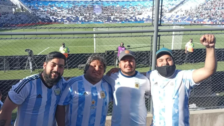 Julio Ganam, Claudio, Gonzalo, y Gustavo Salinas: los cuatro caletenses que estuvieron presentes en el empate ante Brasil