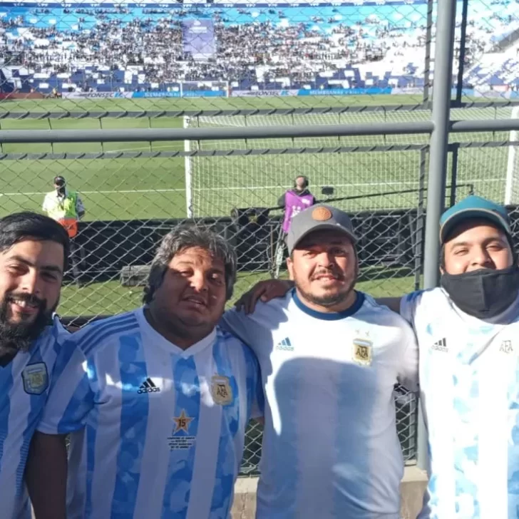 Julio Ganam, Claudio, Gonzalo, y Gustavo Salinas: los cuatro caletenses que estuvieron presentes en el empate ante Brasil